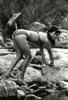 Raquel Welch feet photo thumbnail