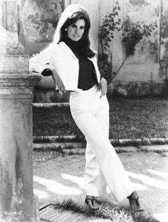 Raquel Welch feet photo thumbnail