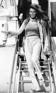 Raquel Welch feet photo thumbnail