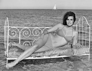 Raquel Welch feet photo thumbnail