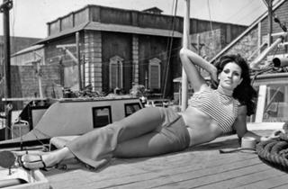Raquel Welch feet photo thumbnail