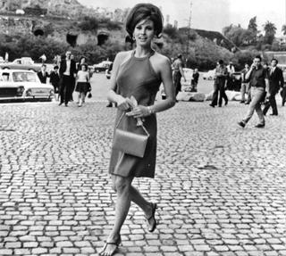 Raquel Welch feet photo thumbnail
