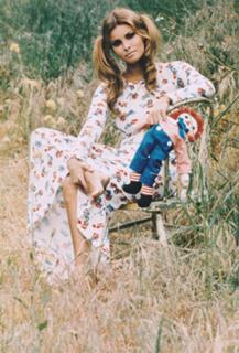 Raquel Welch feet photo thumbnail