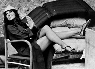 Raquel Welch feet photo thumbnail