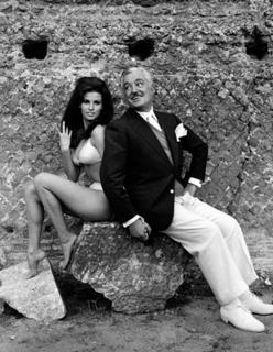 Raquel Welch feet photo thumbnail
