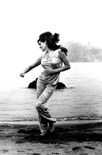 Raquel Welch feet photo thumbnail