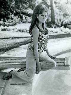 Raquel Welch feet photo thumbnail