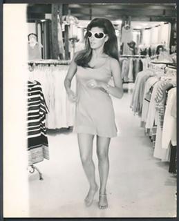 Raquel Welch feet photo thumbnail