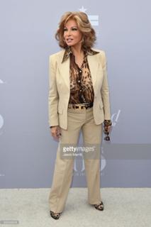 Raquel Welch feet photo thumbnail