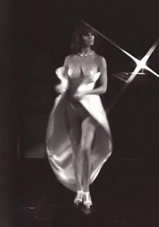 Raquel Welch feet photo thumbnail