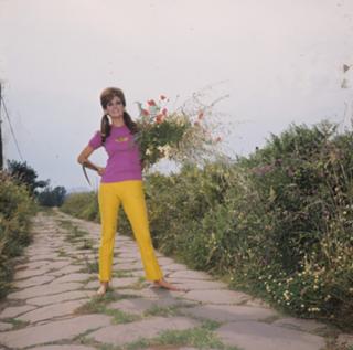 Raquel Welch feet photo thumbnail