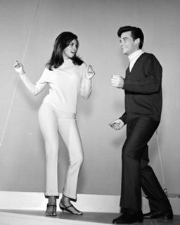 Raquel Welch feet photo thumbnail