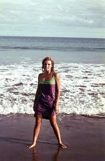 Raquel Welch feet photo thumbnail