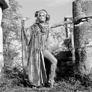 Raquel Welch feet photo thumbnail