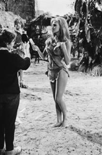 Raquel Welch feet photo thumbnail