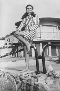Raquel Welch feet photo thumbnail