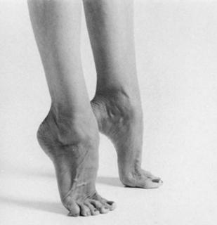 Raquel Welch feet photo thumbnail