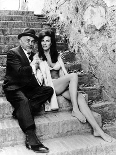 Raquel Welch feet photo thumbnail