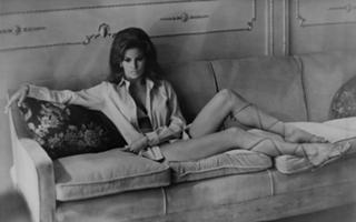 Raquel Welch feet photo thumbnail
