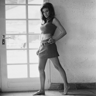 Raquel Welch feet photo thumbnail