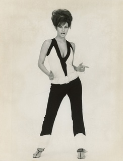 Raquel Welch feet photo thumbnail