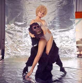 Raquel Welch feet photo thumbnail