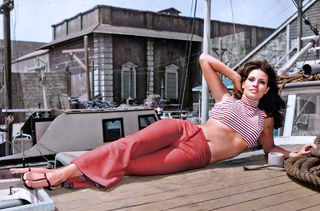 Raquel Welch feet photo thumbnail