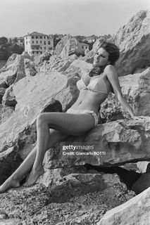 Raquel Welch feet photo 1