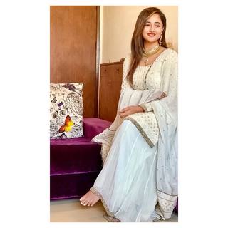 Rashami Desai feet photo 18