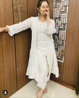 Rashami Desai feet photo 4