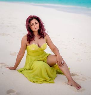 Rashami Desai feet photo 3