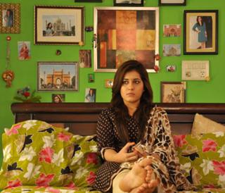 Rashi Khanna feet photo thumbnail