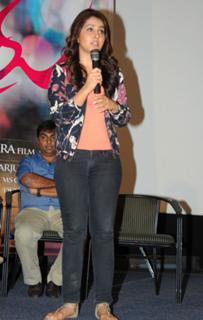 Rashi Khanna feet photo thumbnail