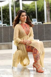 Rashi Khanna feet photo thumbnail
