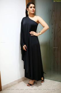 Rashi Khanna feet photo thumbnail