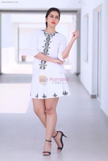 Rashi Khanna feet photo thumbnail