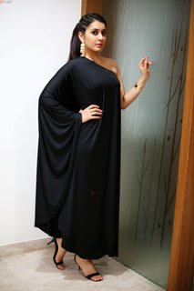 Rashi Khanna feet photo thumbnail