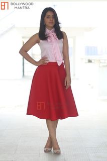 Rashi Khanna feet photo thumbnail