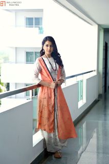 Rashi Khanna feet photo thumbnail