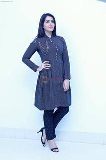 Rashi Khanna feet photo thumbnail