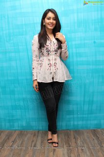 Rashi Khanna feet photo thumbnail