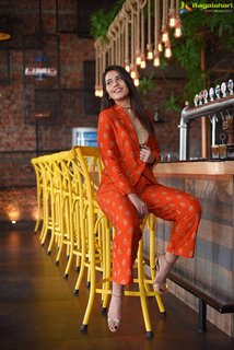 Rashi Khanna feet photo thumbnail