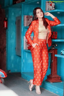 Rashi Khanna feet photo thumbnail