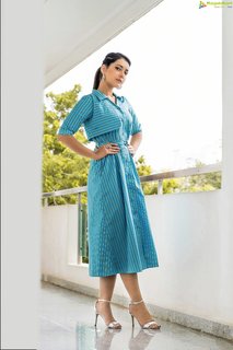 Rashi Khanna feet photo thumbnail
