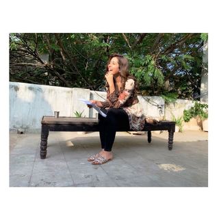 Rashi Khanna feet photo thumbnail