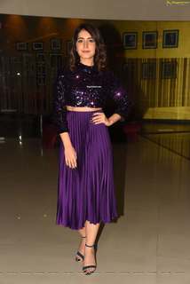 Rashi Khanna feet photo thumbnail