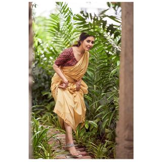 Rashi Khanna feet photo thumbnail