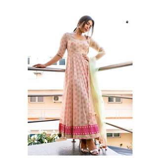Rashi Khanna feet photo thumbnail