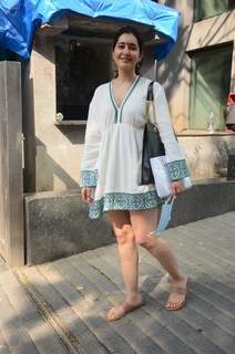 Rashi Khanna feet photo thumbnail