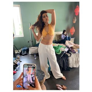 Rashi Khanna feet photo thumbnail